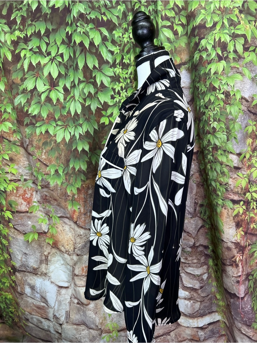 HARLYN Lightweight Black Daisy Print Button Front Polished Careerwear Blouse, L - Picture 5 of 15